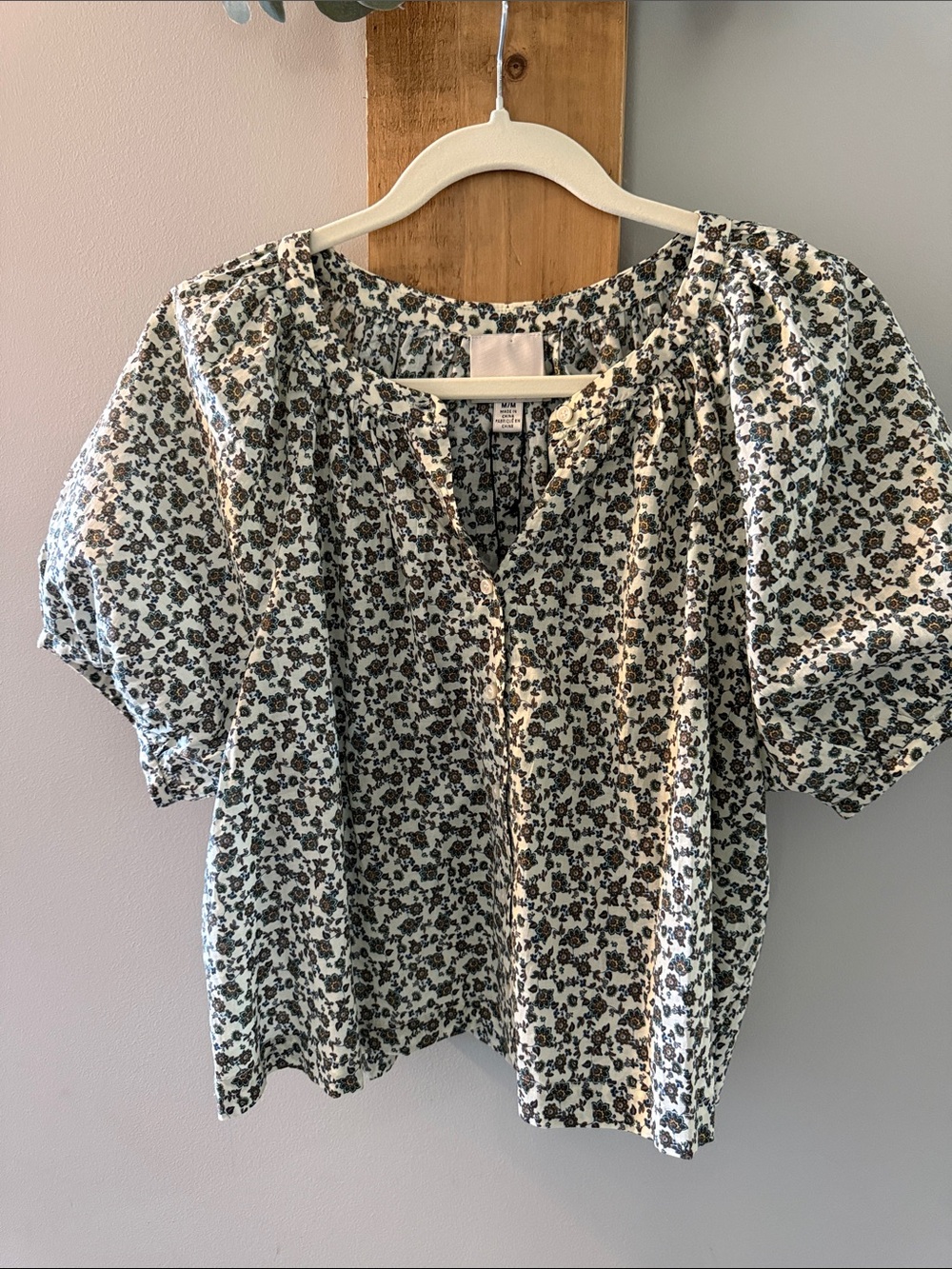 INDUSTRY Floral Puff-Sleeve Women's Top in Cream, Brown and Green, M, NWTs